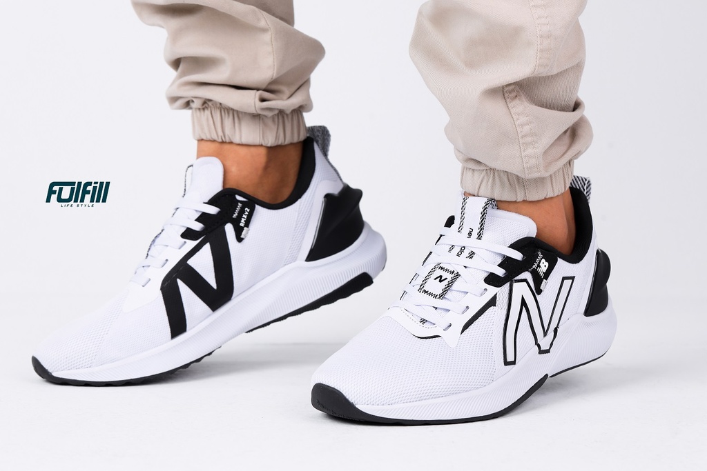 New Balance FuelCell Elite ホワイト/ターコイズ